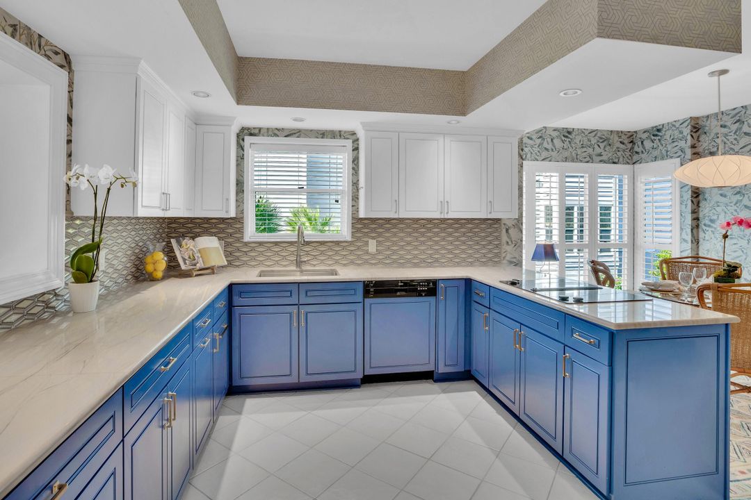 En Venta: $1,250,000 (3 camas, 2 baños, 2603 Pies cuadrados)