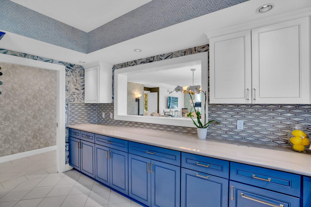 En Venta: $1,250,000 (3 camas, 2 baños, 2603 Pies cuadrados)