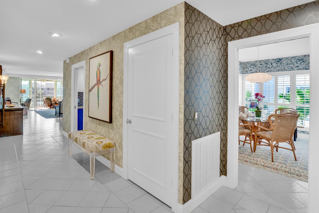 En Venta: $1,250,000 (3 camas, 2 baños, 2603 Pies cuadrados)