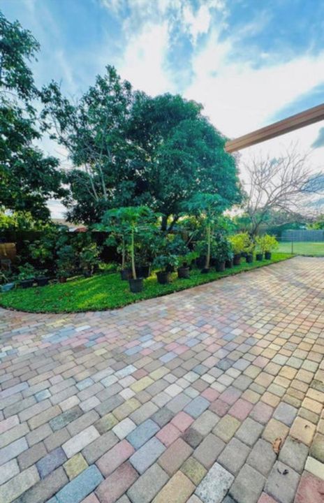 For Rent: $3,500 (3 beds, 2 baths, 1485 Square Feet)