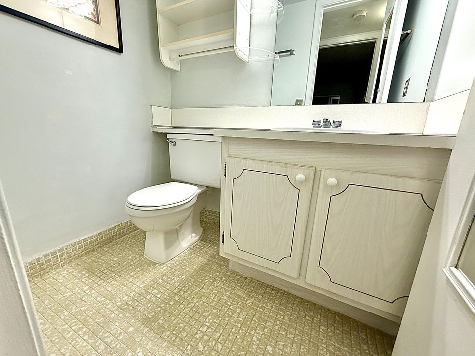 For Sale: $130,000 (2 beds, 1 baths, 820 Square Feet)