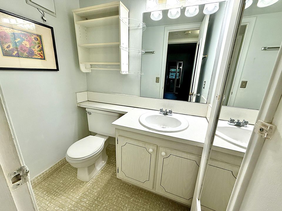 For Sale: $130,000 (2 beds, 1 baths, 820 Square Feet)