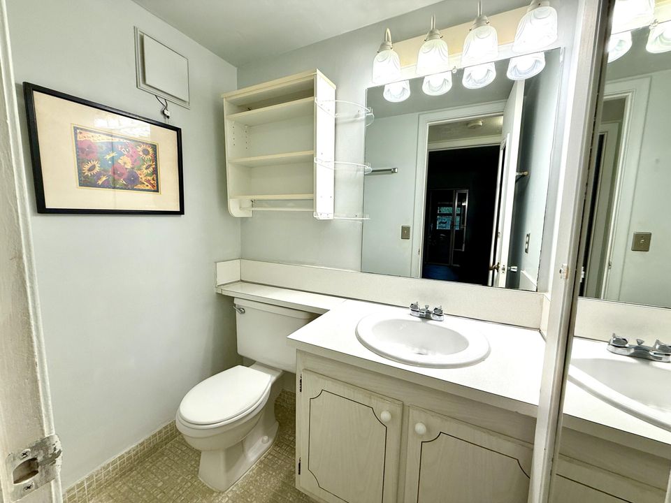 For Sale: $130,000 (2 beds, 1 baths, 820 Square Feet)