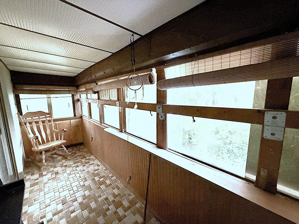 For Sale: $130,000 (2 beds, 1 baths, 820 Square Feet)