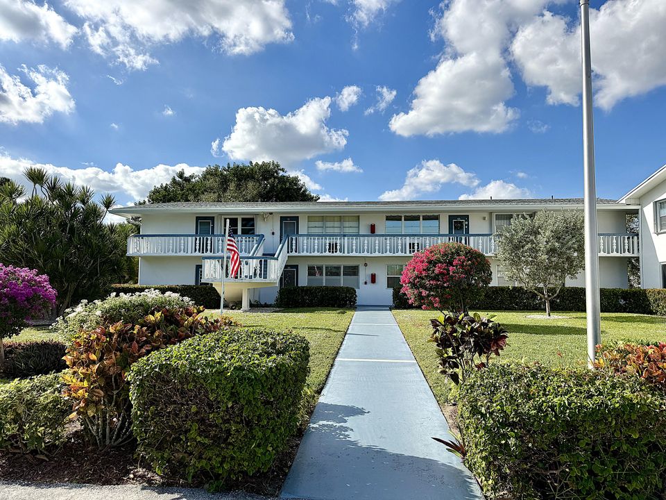 For Sale: $130,000 (2 beds, 1 baths, 820 Square Feet)