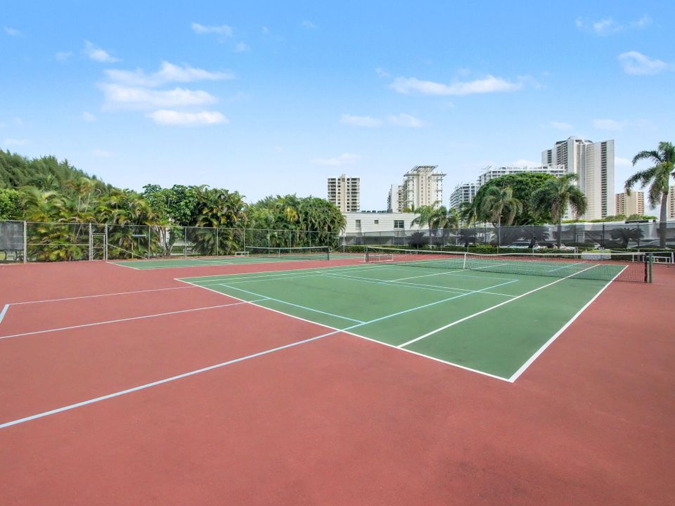 En Venta: $299,000 (2 camas, 2 baños, 1196 Pies cuadrados)