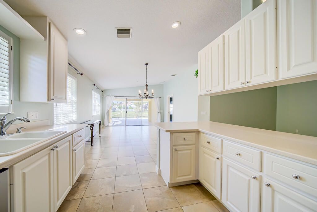 For Sale: $494,500 (2 beds, 2 baths, 1526 Square Feet)