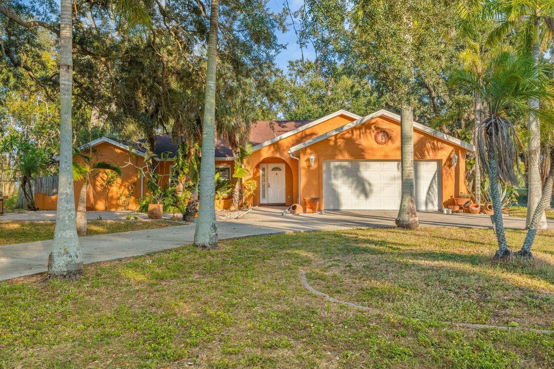 For Sale: $750,000 (5 beds, 3 baths, 2692 Square Feet)