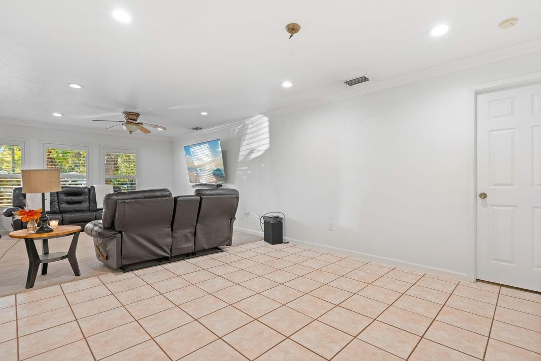 For Sale: $750,000 (5 beds, 3 baths, 2692 Square Feet)