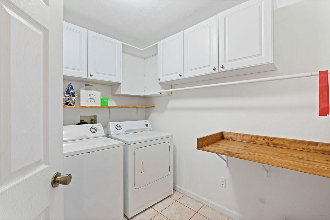 For Sale: $750,000 (5 beds, 3 baths, 2692 Square Feet)