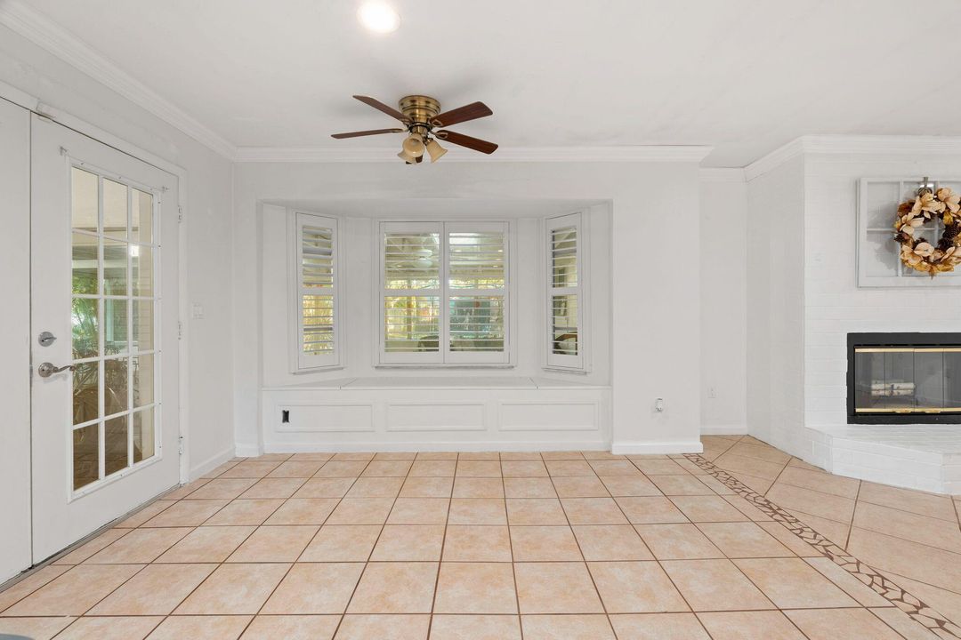 For Sale: $750,000 (5 beds, 3 baths, 2692 Square Feet)