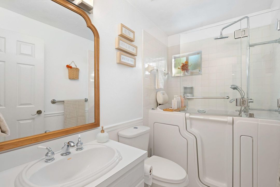 For Sale: $750,000 (5 beds, 3 baths, 2692 Square Feet)