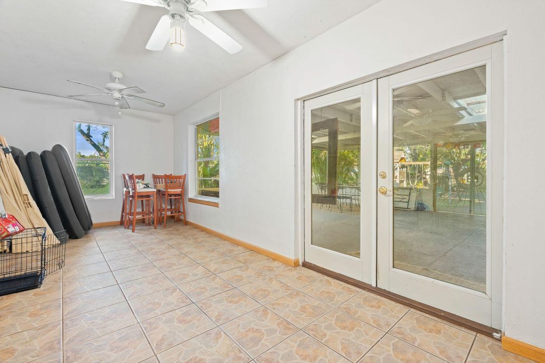 For Sale: $750,000 (5 beds, 3 baths, 2692 Square Feet)