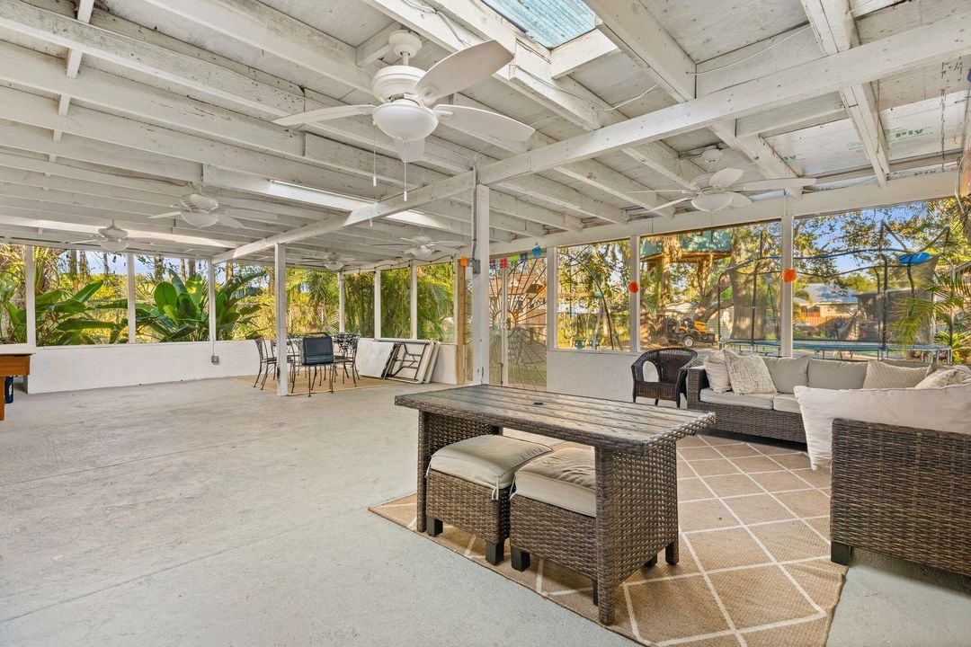 For Sale: $750,000 (5 beds, 3 baths, 2692 Square Feet)