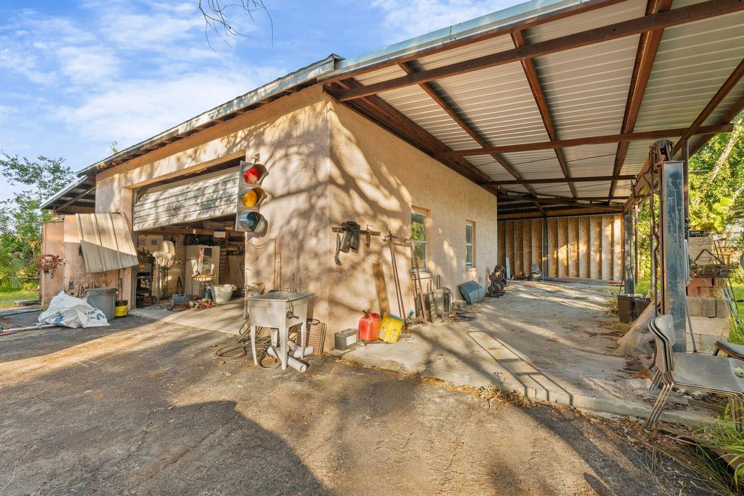 For Sale: $750,000 (5 beds, 3 baths, 2692 Square Feet)