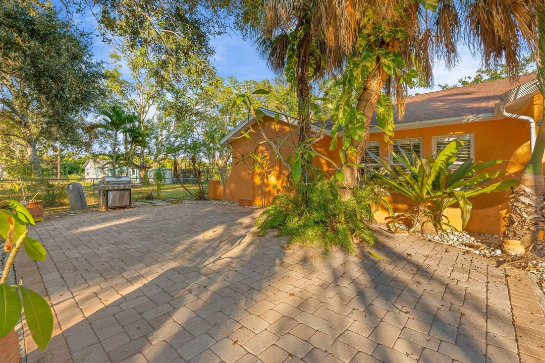 For Sale: $750,000 (5 beds, 3 baths, 2692 Square Feet)