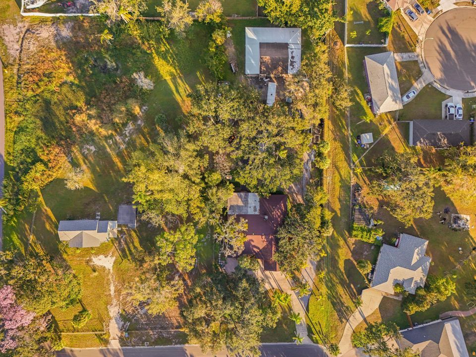 For Sale: $750,000 (5 beds, 3 baths, 2692 Square Feet)