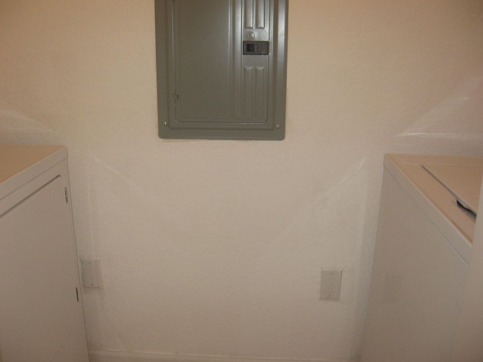 В аренду: $1,900 (1 спален, 1 ванн, 817 Квадратных фут)