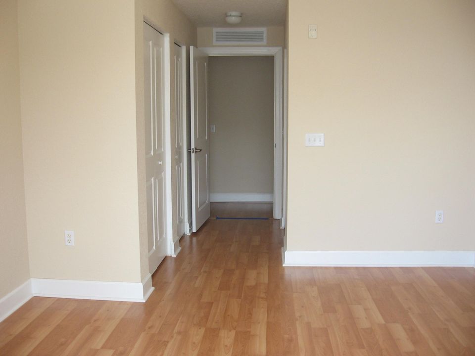 В аренду: $1,900 (1 спален, 1 ванн, 817 Квадратных фут)