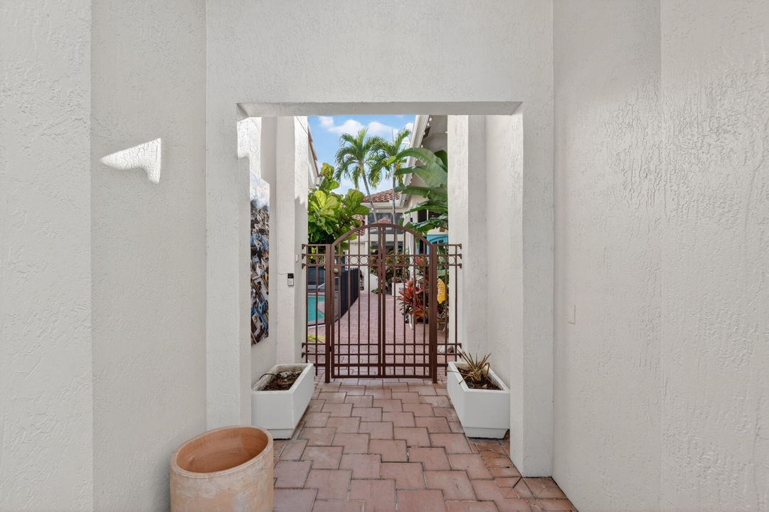 En Venta: $1,150,000 (4 camas, 3 baños, 2956 Pies cuadrados)