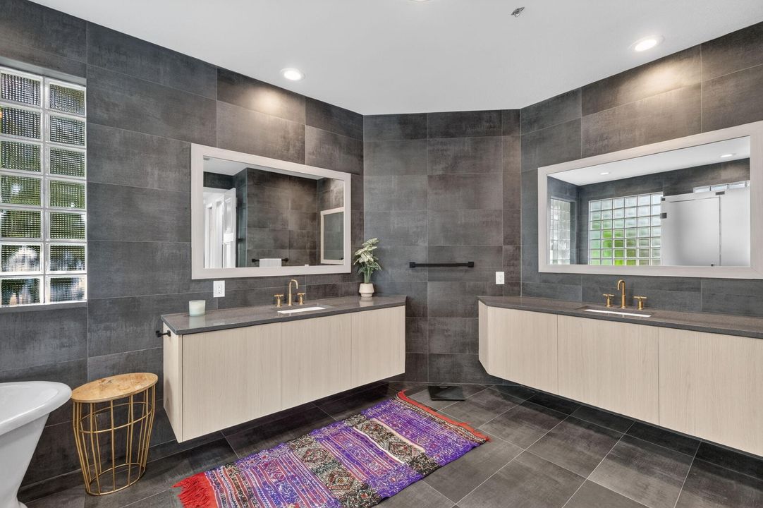 En Venta: $1,150,000 (4 camas, 3 baños, 2956 Pies cuadrados)