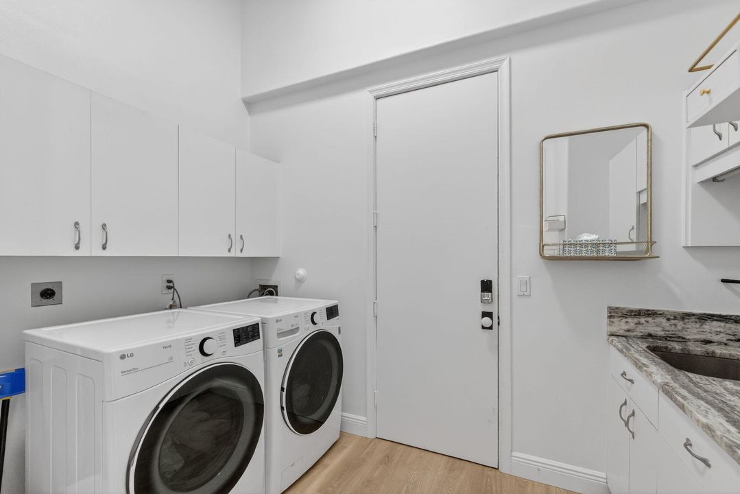 En Venta: $1,150,000 (4 camas, 3 baños, 2956 Pies cuadrados)