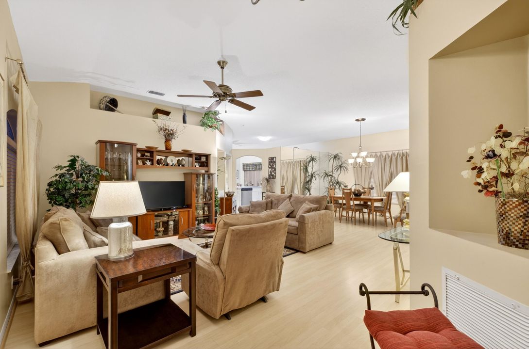 待售: $250,000 (2 贝兹, 2 浴室, 1464 平方英尺)