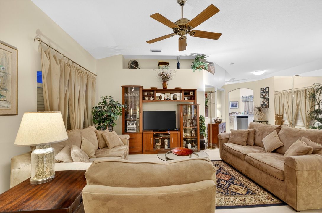 待售: $250,000 (2 贝兹, 2 浴室, 1464 平方英尺)