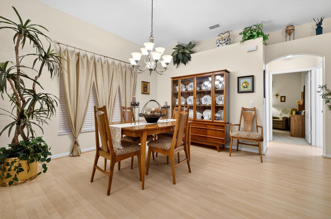 待售: $250,000 (2 贝兹, 2 浴室, 1464 平方英尺)