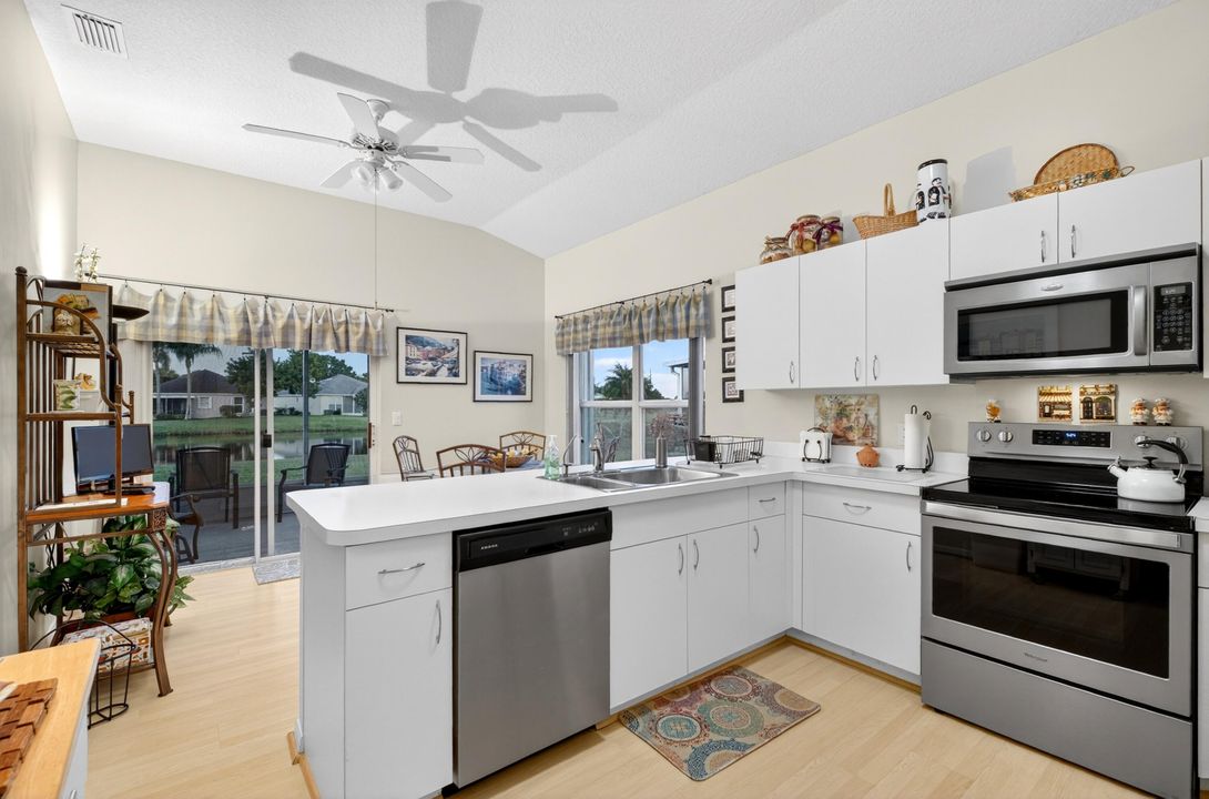 待售: $250,000 (2 贝兹, 2 浴室, 1464 平方英尺)