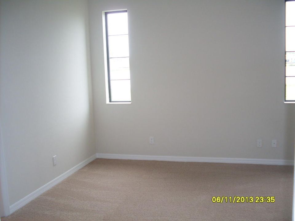 В аренду: $3,400 (3 спален, 2 ванн, 1690 Квадратных фут)