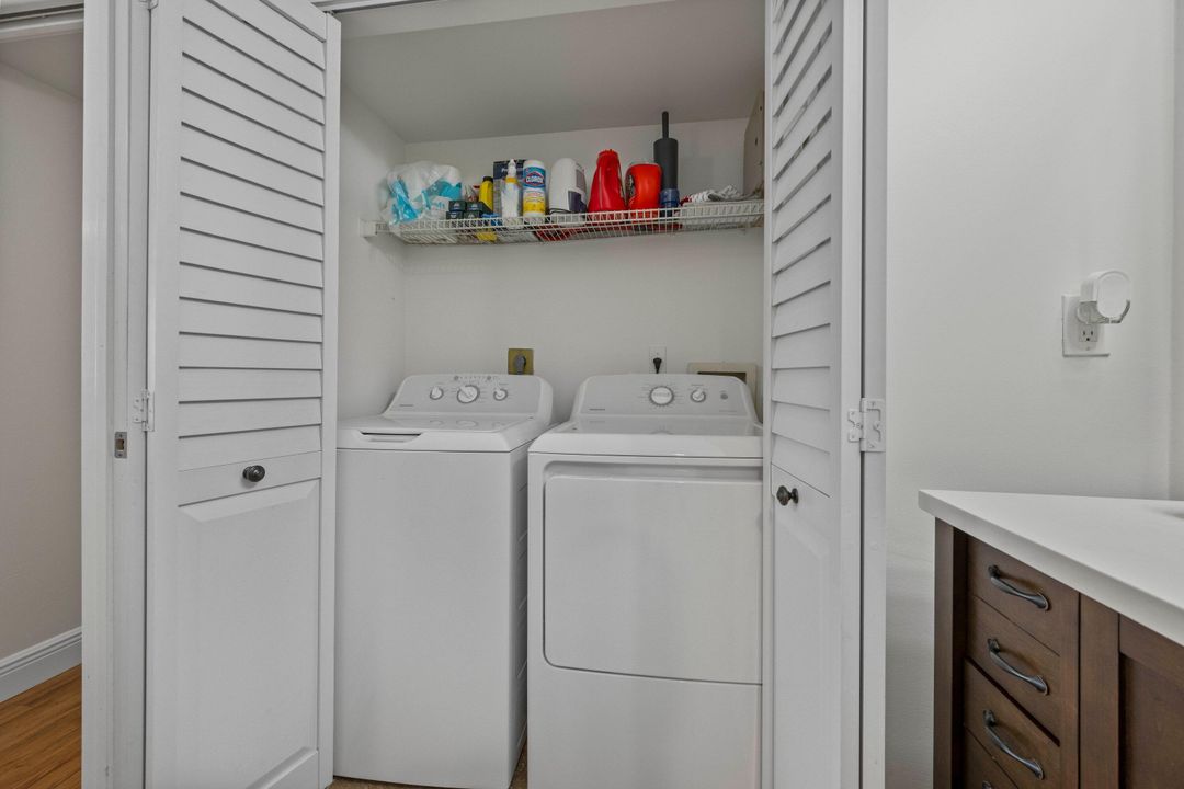 На продажу: $215,000 (2 спален, 1 ванн, 914 Квадратных фут)