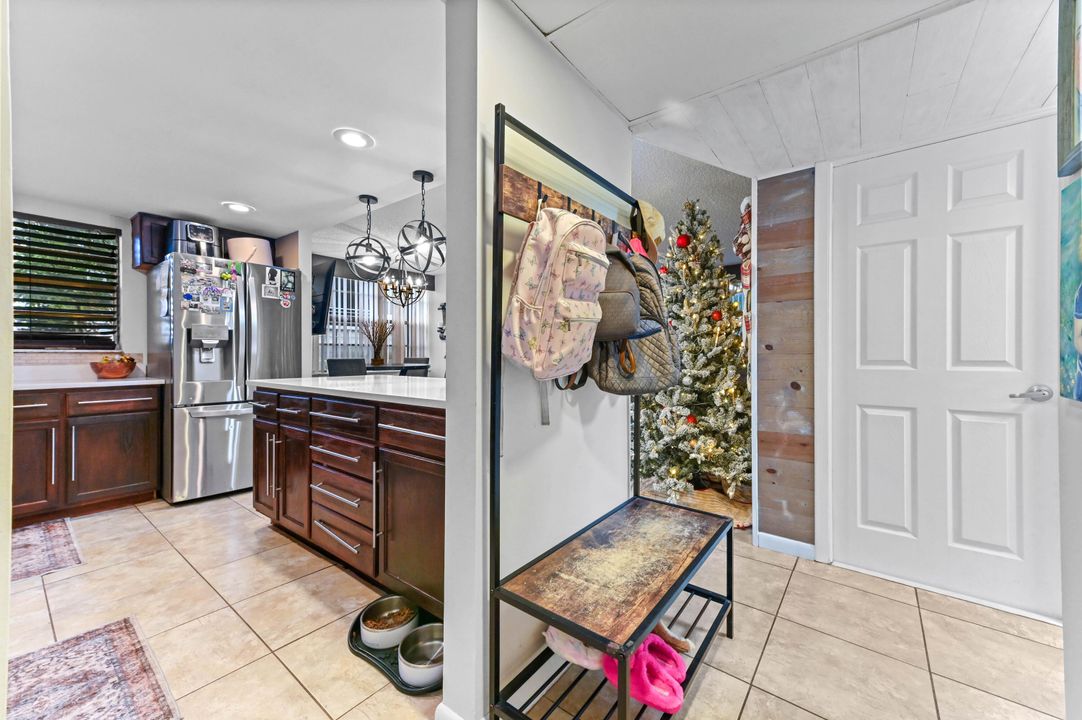 For Sale: $239,000 (2 beds, 2 baths, 1040 Square Feet)