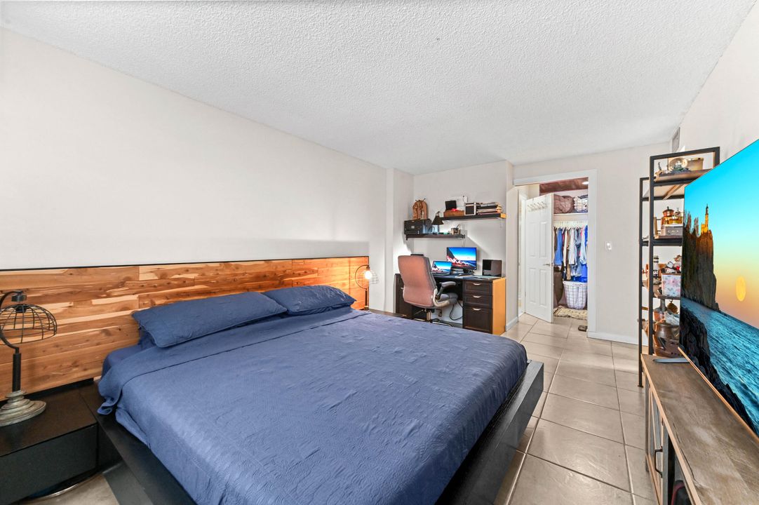 For Sale: $239,000 (2 beds, 2 baths, 1040 Square Feet)