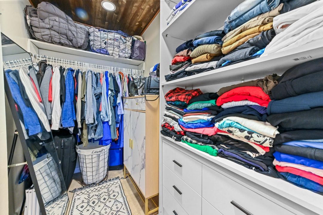 For Sale: $239,000 (2 beds, 2 baths, 1040 Square Feet)