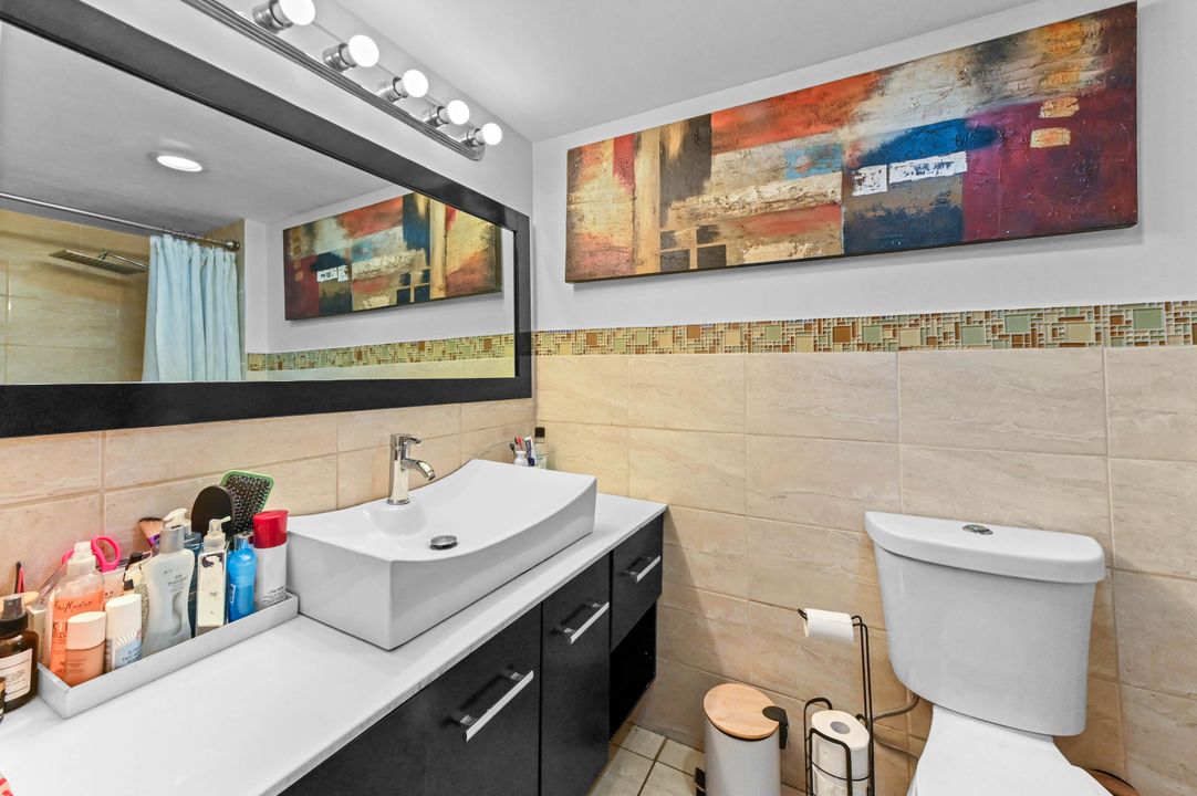 For Sale: $239,000 (2 beds, 2 baths, 1040 Square Feet)