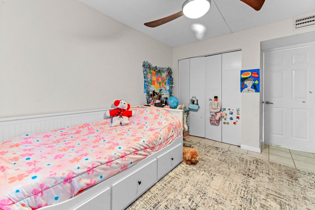 For Sale: $239,000 (2 beds, 2 baths, 1040 Square Feet)