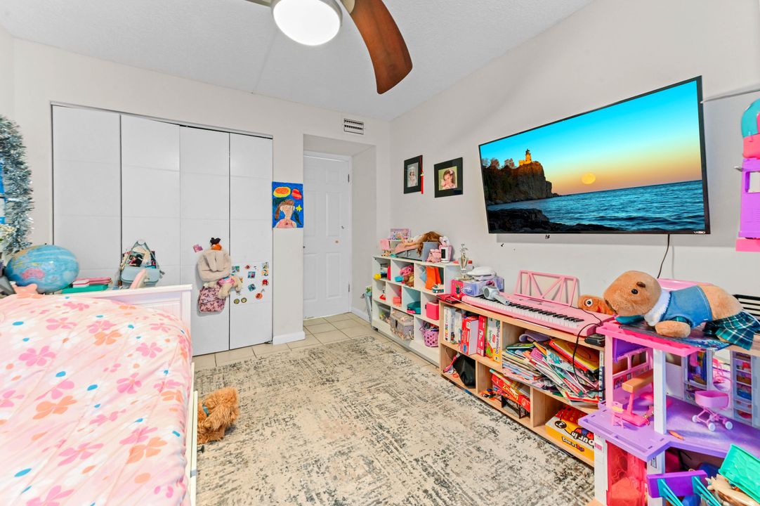 For Sale: $239,000 (2 beds, 2 baths, 1040 Square Feet)