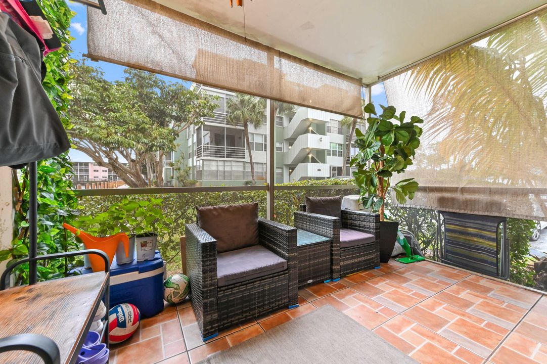For Sale: $239,000 (2 beds, 2 baths, 1040 Square Feet)