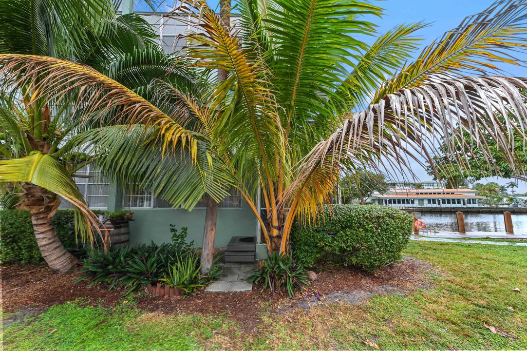 For Sale: $239,000 (2 beds, 2 baths, 1040 Square Feet)