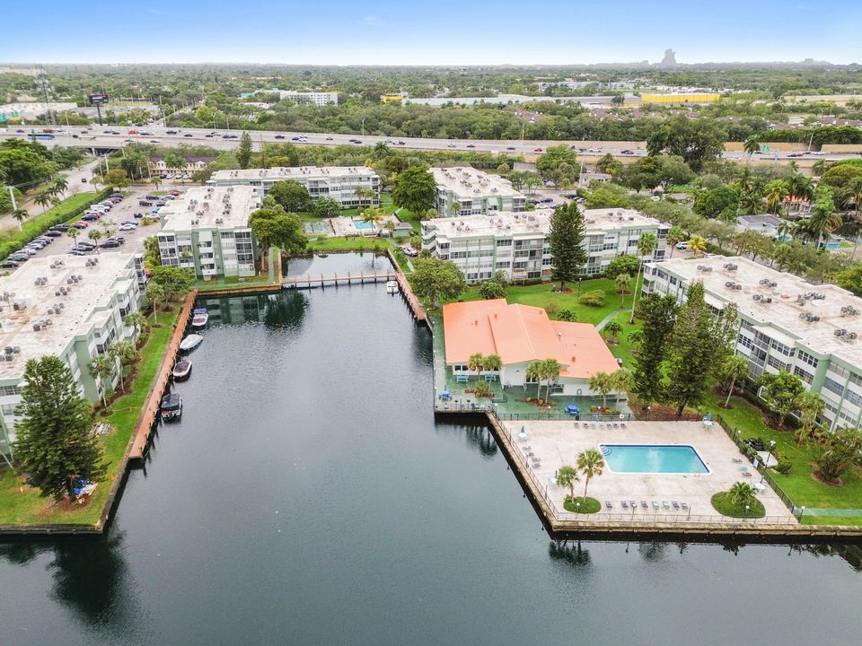 For Sale: $239,000 (2 beds, 2 baths, 1040 Square Feet)