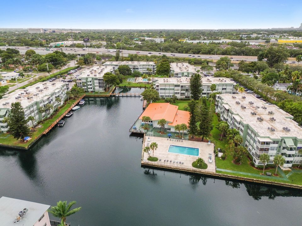 For Sale: $239,000 (2 beds, 2 baths, 1040 Square Feet)