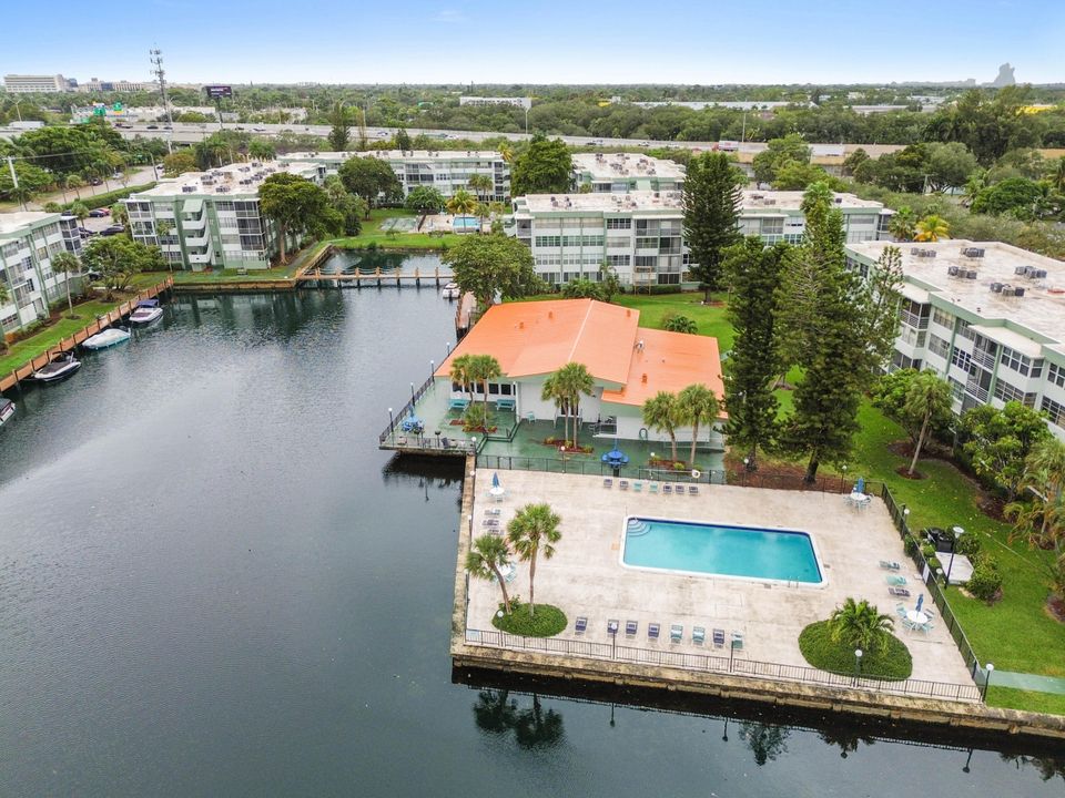 For Sale: $239,000 (2 beds, 2 baths, 1040 Square Feet)