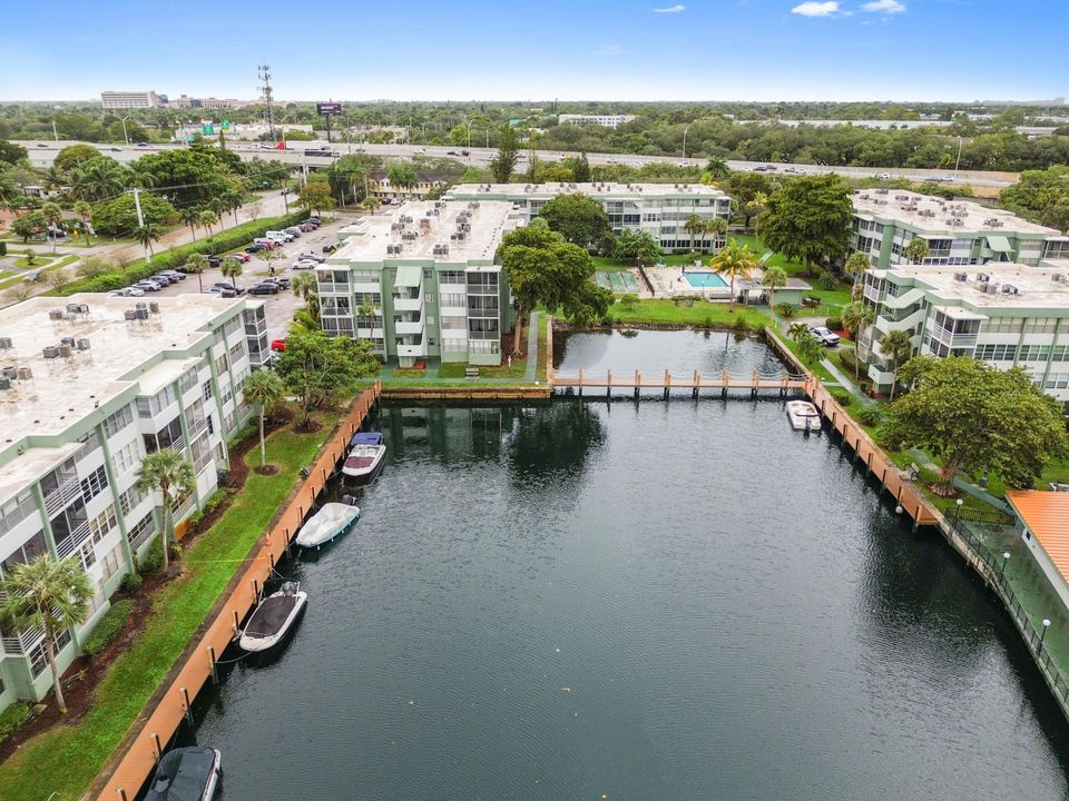 For Sale: $239,000 (2 beds, 2 baths, 1040 Square Feet)