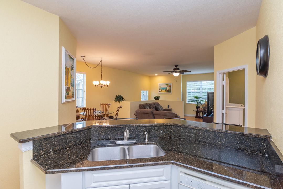 На продажу: $294,900 (3 спален, 2 ванн, 1442 Квадратных фут)