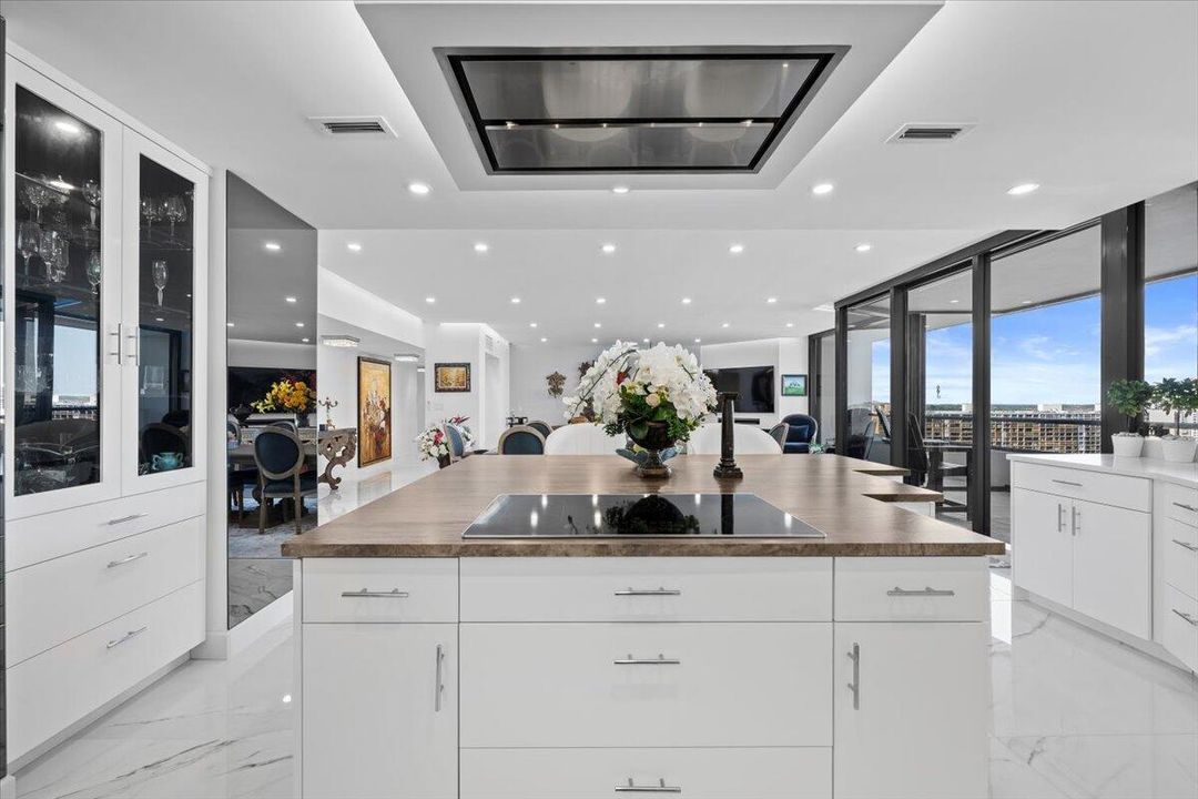 待售: $1,795,000 (2 贝兹, 2 浴室, 2448 平方英尺)