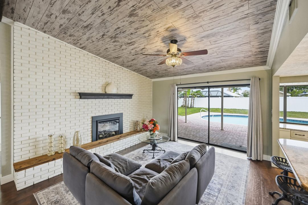 待售: $425,000 (3 贝兹, 3 浴室, 2072 平方英尺)