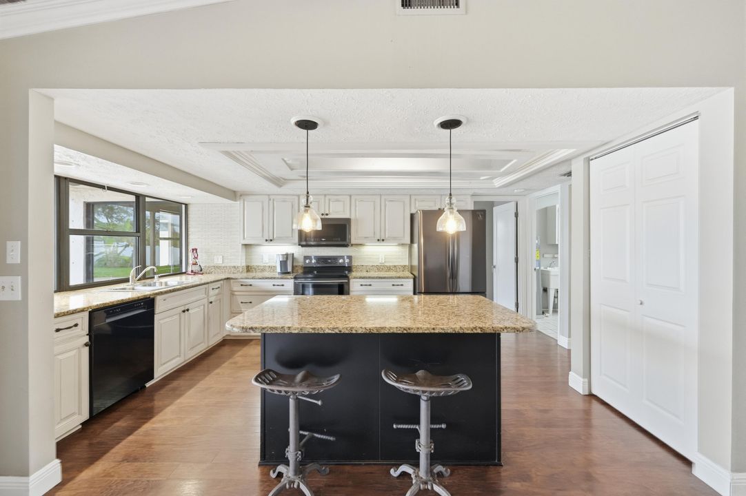 待售: $425,000 (3 贝兹, 3 浴室, 2072 平方英尺)