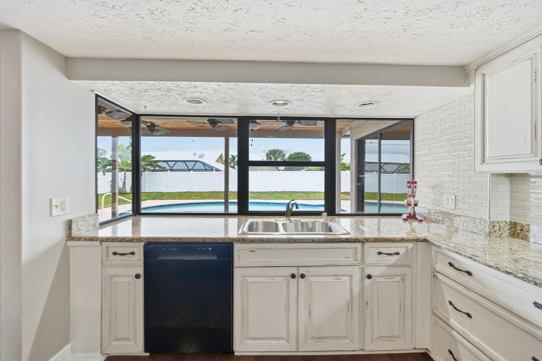 待售: $425,000 (3 贝兹, 3 浴室, 2072 平方英尺)