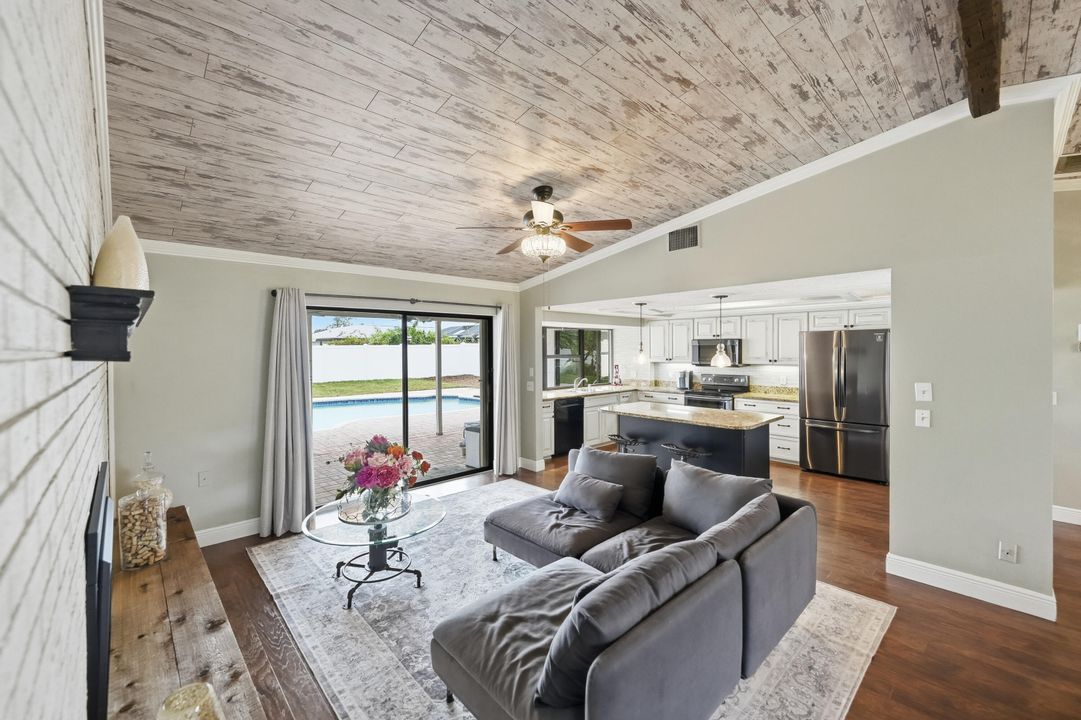 待售: $425,000 (3 贝兹, 3 浴室, 2072 平方英尺)